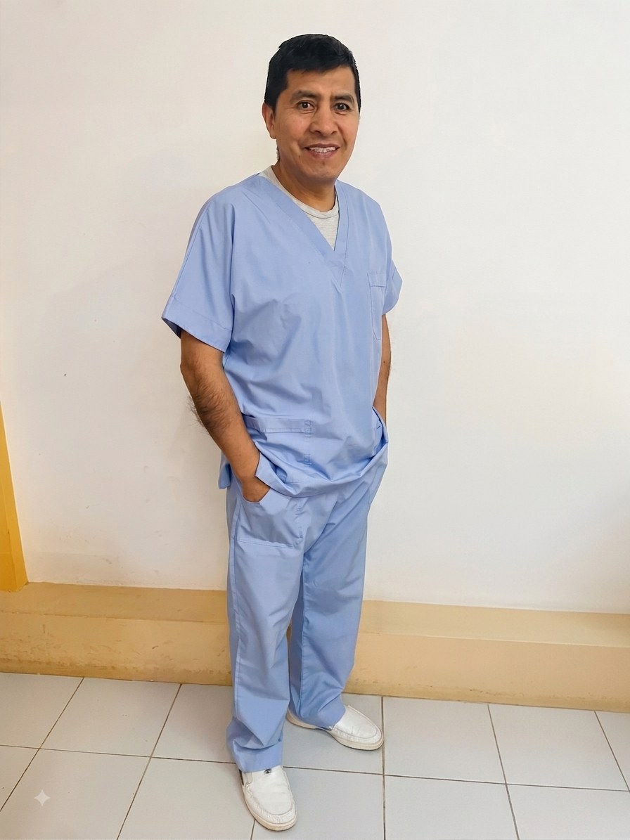 Dr. Abel Albujar en consultorio